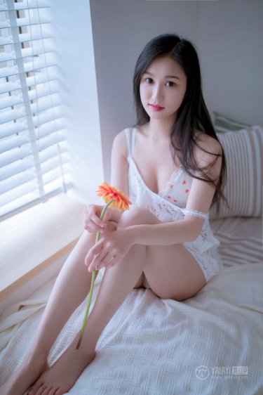 穿比基尼挠美女全身